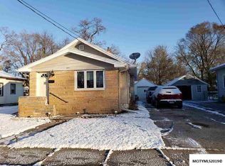 922 15th St NE, Mason City, IA 50401