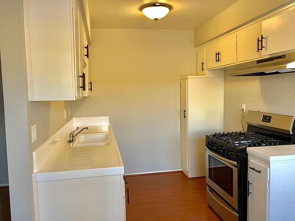 3rd image of 10425 Oro Vista Ave