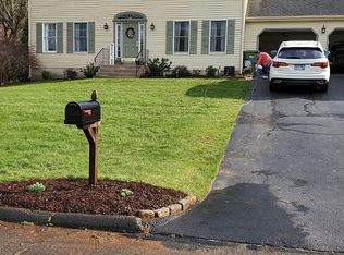 9 Hampden Pl, Windsor, CT 06095