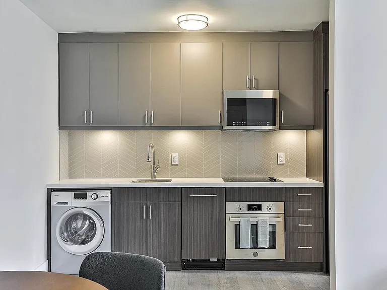 448 Spadina Rd — Photo 10