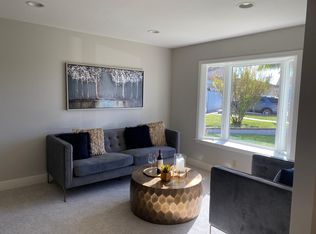 1223 E Lucero Ct, Camarillo, CA 93010