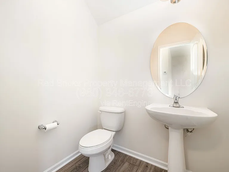3530 Alister Ave SW — Photo 16