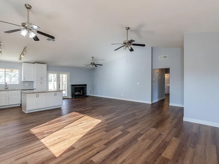 708 E Aire Libre Ave — Photo 6