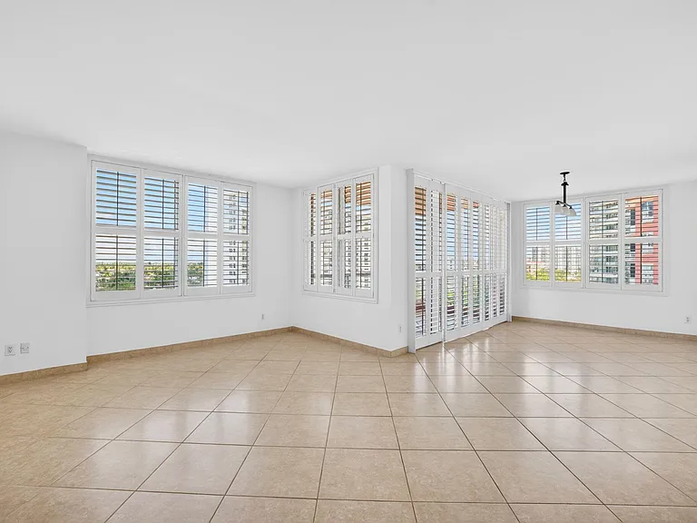 2100 N Ocean Blvd #8-B — Photo 8