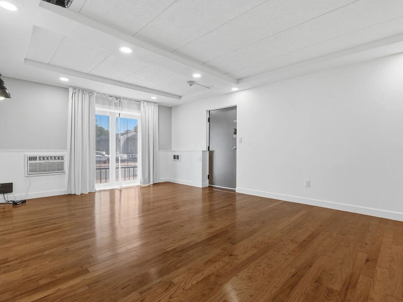 2 bed, 1.0 bath, 923 sqft, $2,650 — Photo 4
