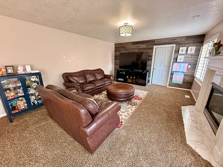1090 E Fairway Dr — Photo 5