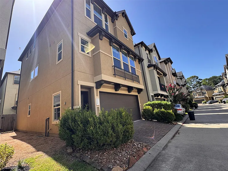 10009 Spring Shadows Park Cir — Photo 3