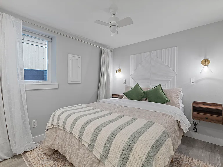 2061 NW Kearney St — Photo 19