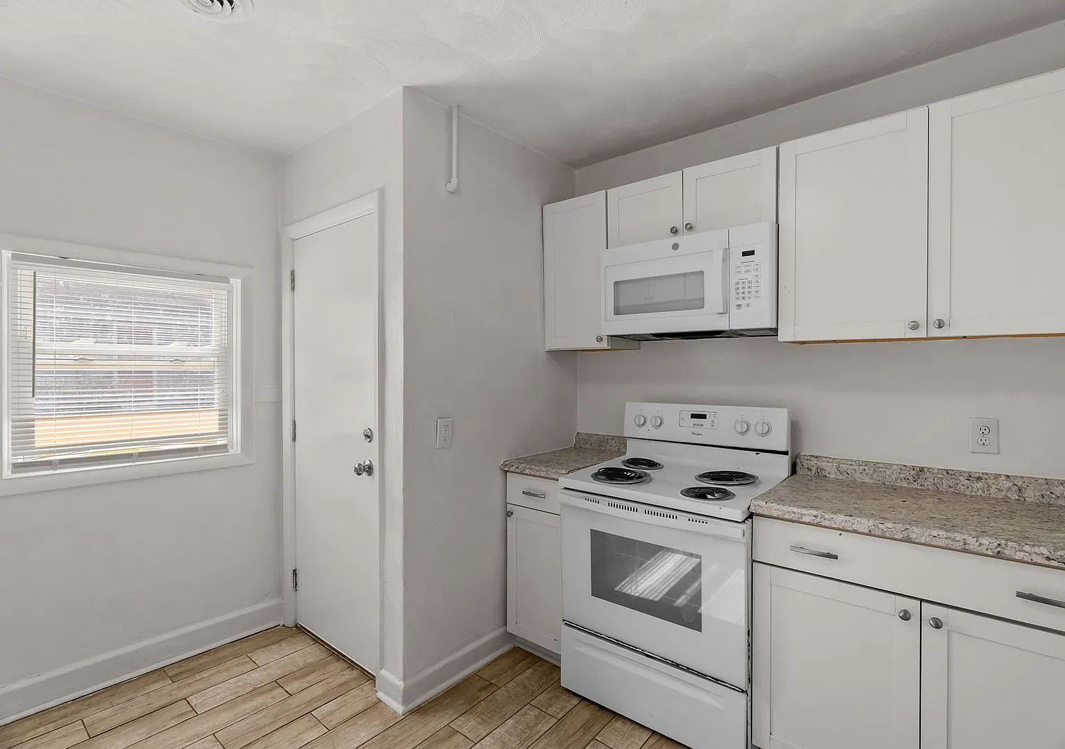 Charming 2-Bedroom Duplex in Norvella Heights — Photo 3