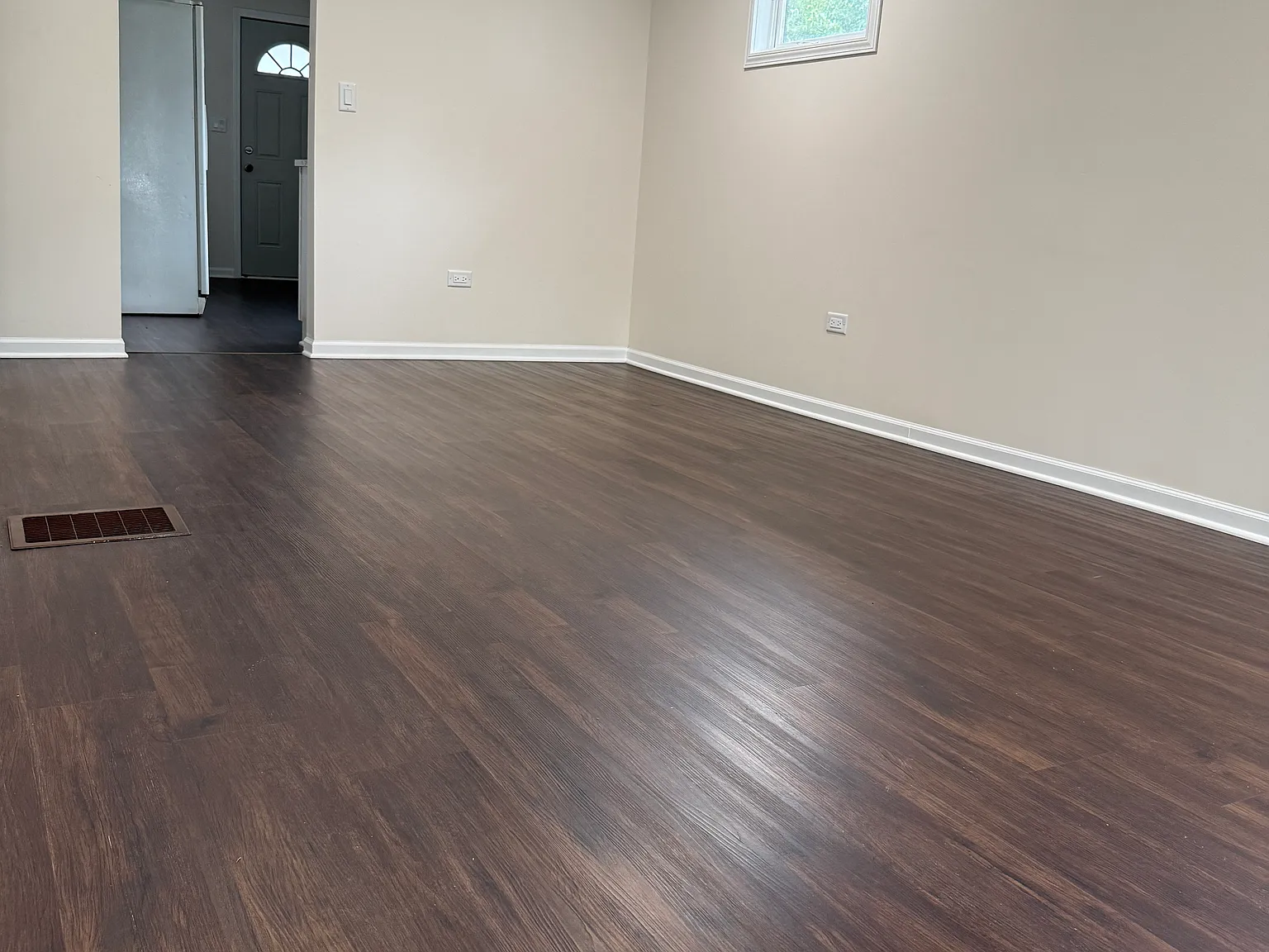 3 bed, 720 sqft, $1,800 — Photo 3