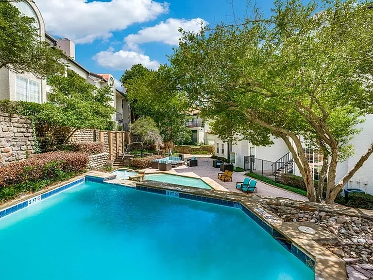 Estates at Las Colinas