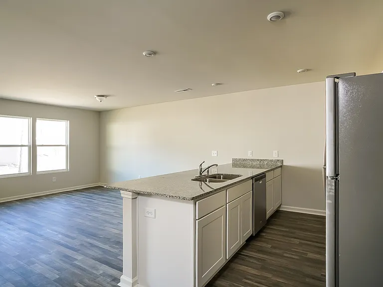 676 Savanac St SE — Photo 6