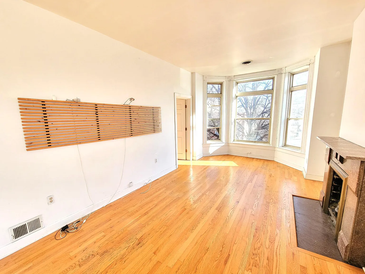 2 bed, 800 sqft, $1,500 — Photo 1