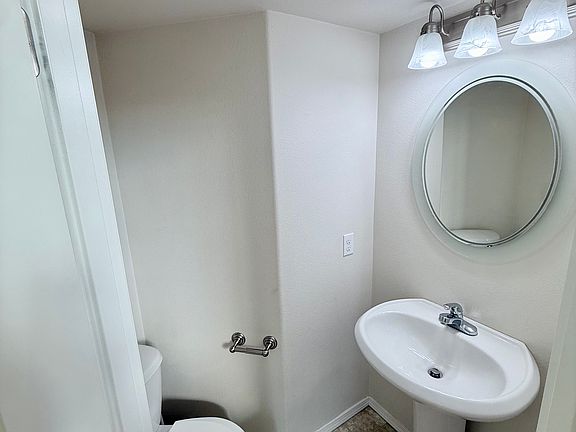Downstairs 1/2 Bath