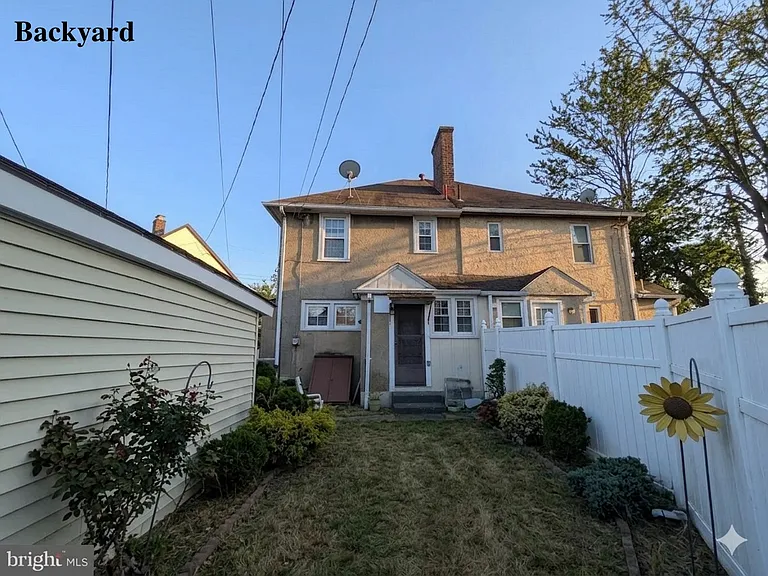 303 New Broadway — Photo 12