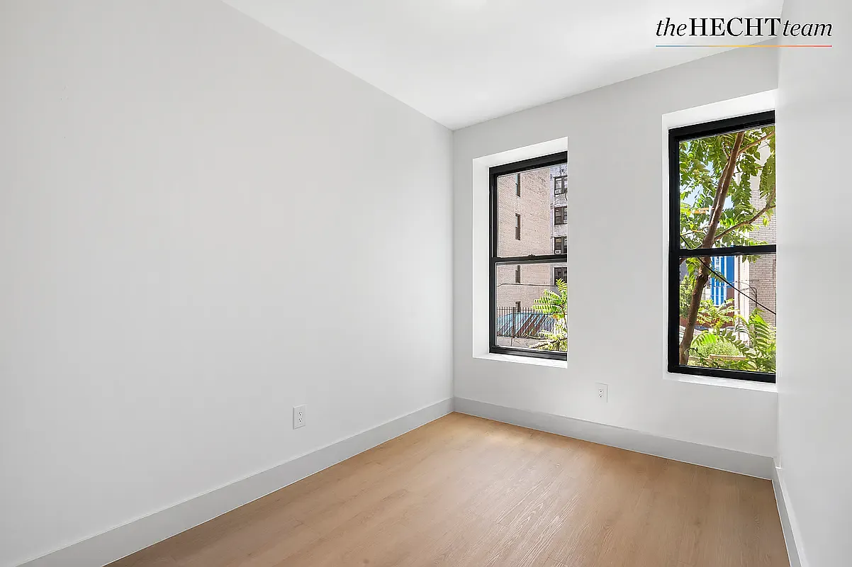972 Montgomery St — Photo 3