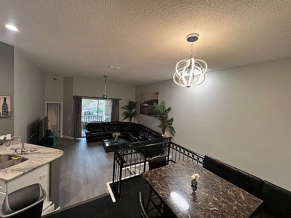 4th image of 719 Coral Reef Dr