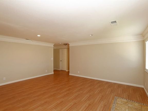 3rd image of 933 Jessie Ave
