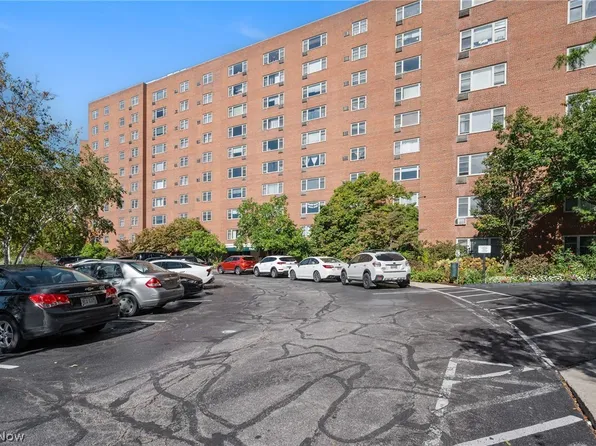 11820 Edgewater Dr APT 718, Lakewood, OH 44107