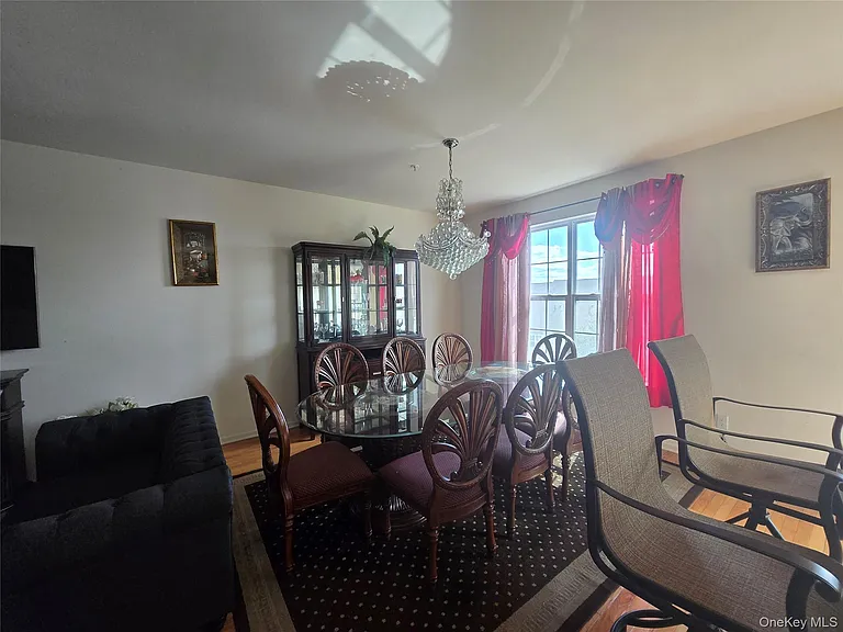 913 Hawthorn Way — Photo 6