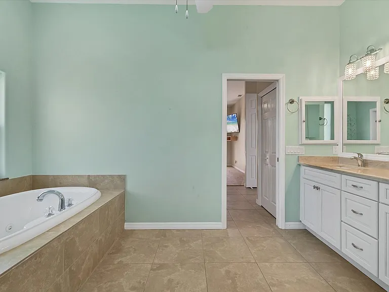 15077 Acorn Cir — Photo 23