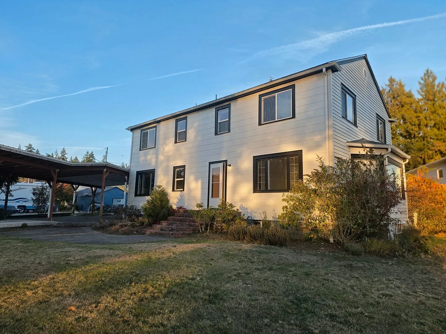 Historic Waterfront Home for Rent in Bremerton! 3 Bed / 1.75 Bath w/ a Mostly Finished Basement! ... — Photo 3