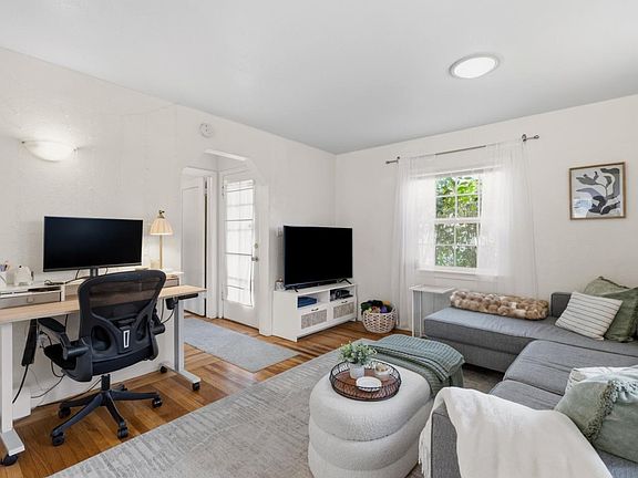 4th image of 3420 Orinda St