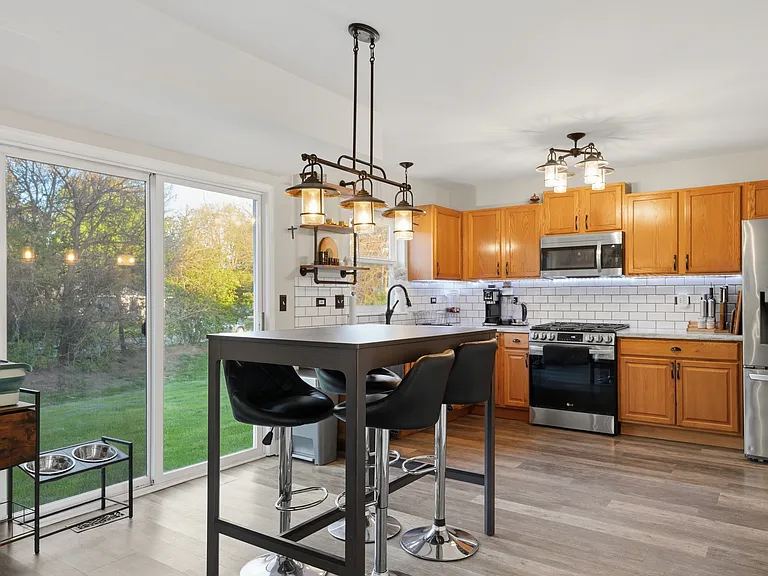 950 Donnelly Pl — Photo 15