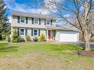 703 Close Cir, Webster, NY 14580