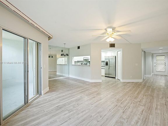 4th image of 700 SW 128th Ave APT 302C