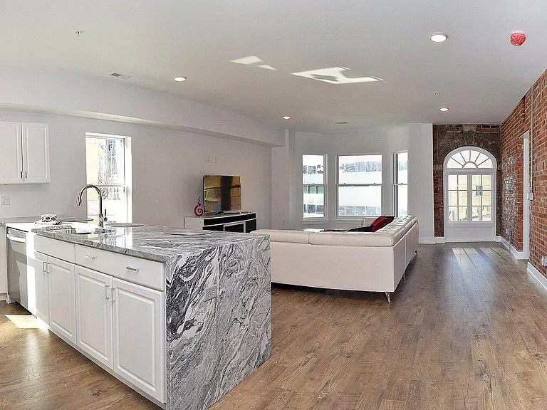 829 N Pennsylvania St #2B — Photo 4