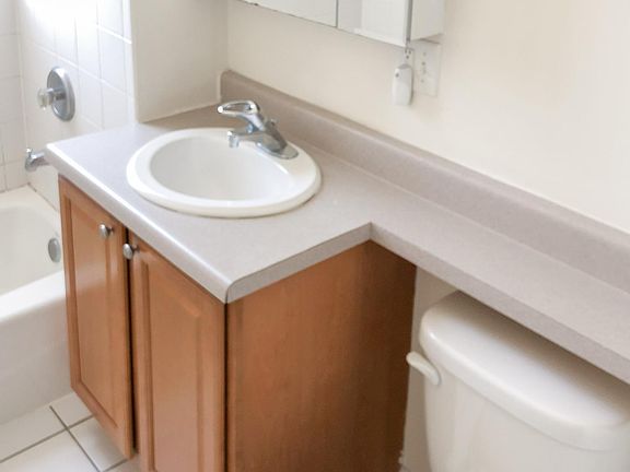 4th image of 2450 N Southport Ave #304A