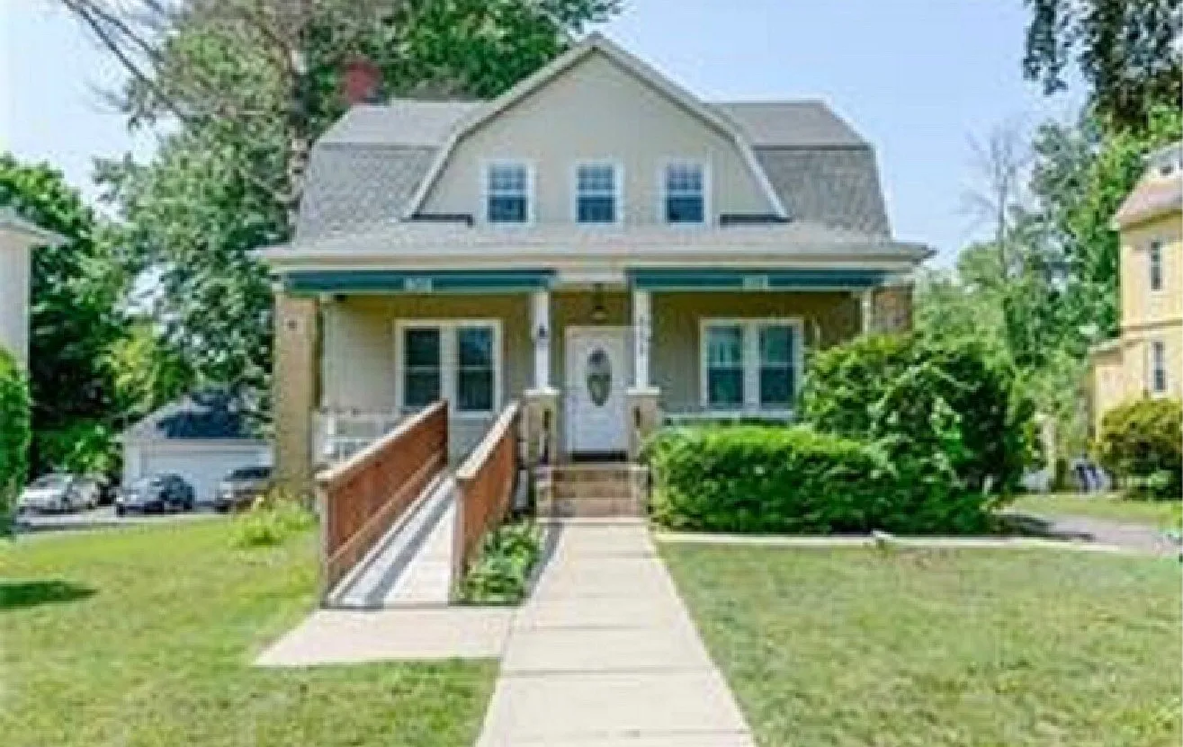 2 bed, $1,910 — Photo 1