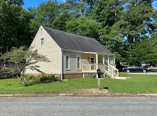 15808 Roland View Dr, Chester, VA 23831