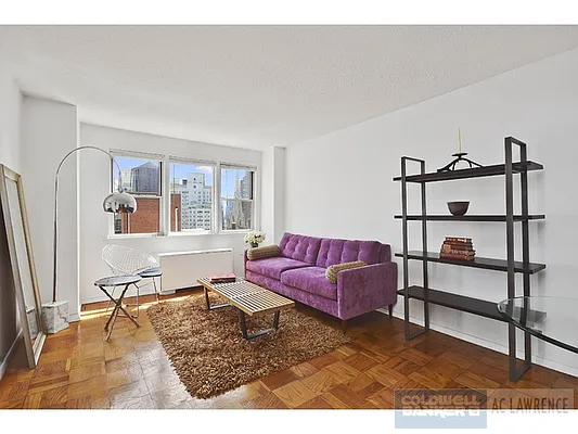 Sold by Aclawrence | media 6