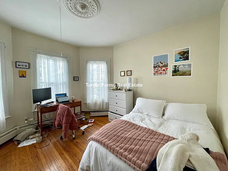 80 Hillside St #2R — Photo 8