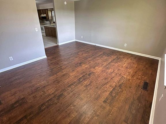 3rd image of 6325 Plantation Dr