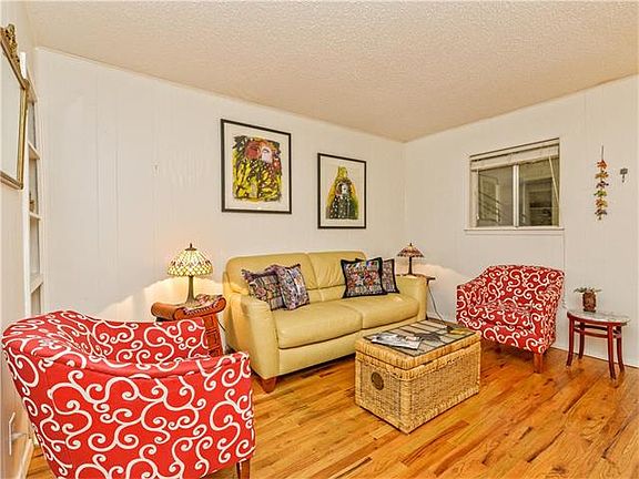 3rd image of 2122 Hancock Dr APT 107