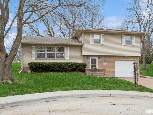 1608 Rockwood Ct, Clinton, IA 52732