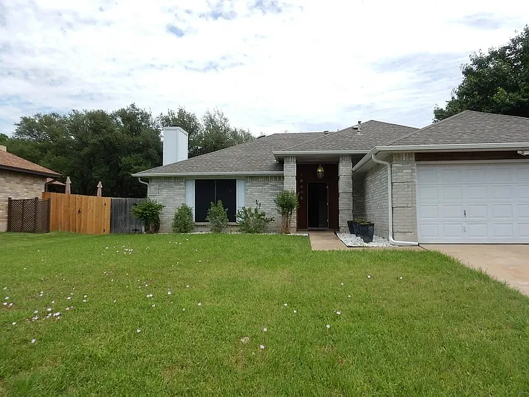 16405 Lone Wolf Dr — Photo 1
