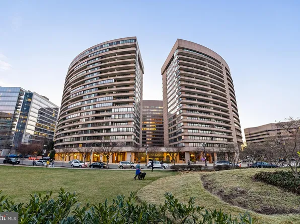 1300 Crystal Dr APT 1005S, Arlington, VA 22202