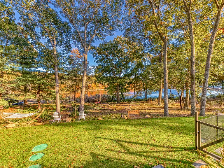 Laurel Ln — Photo 39