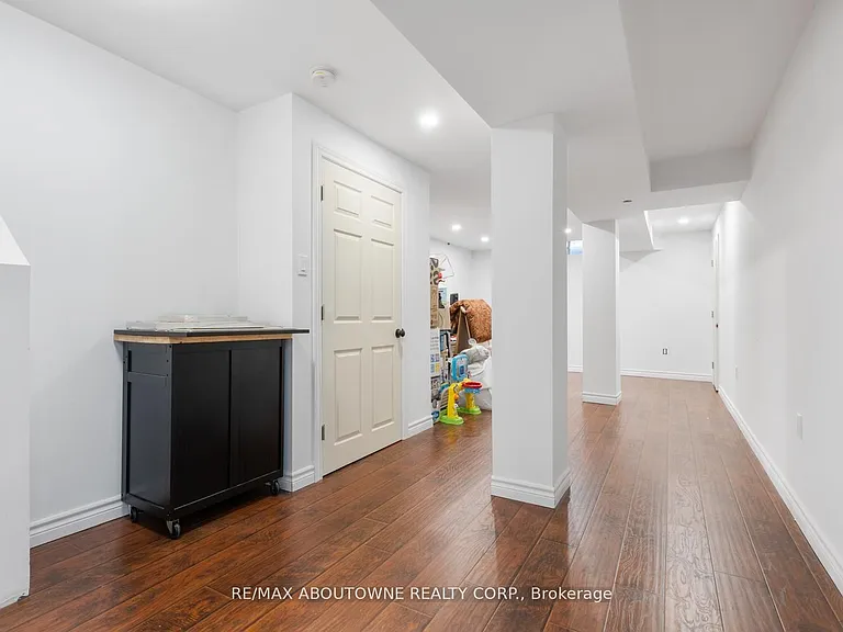 30 Harnesworth Cres — Photo 24