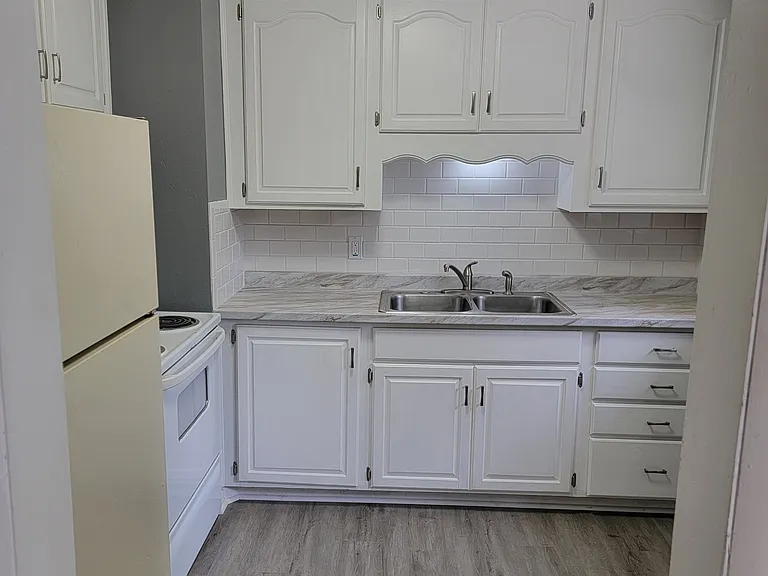 8901 W 81st St — Photo 13