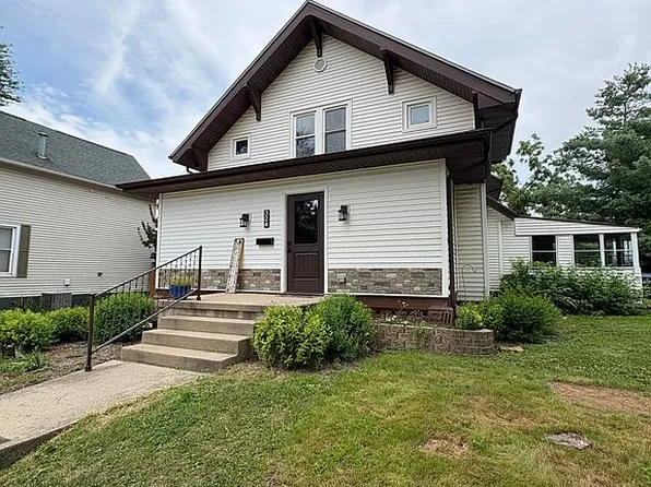 324 1st Ave W, Dyersville, IA 52040
