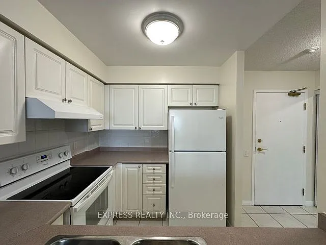 Building Photo - 8 Hillcrest Ave #905