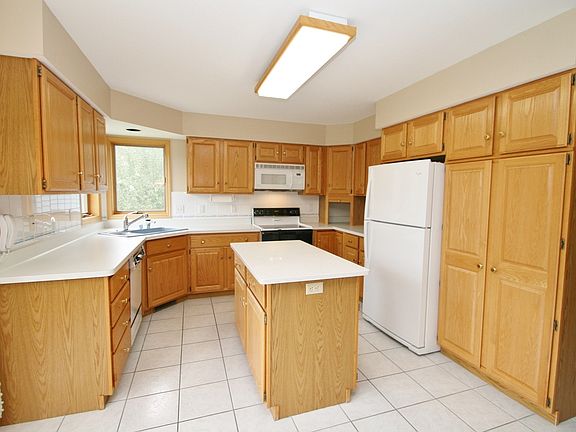 3rd image of 2879 Ascot Ct