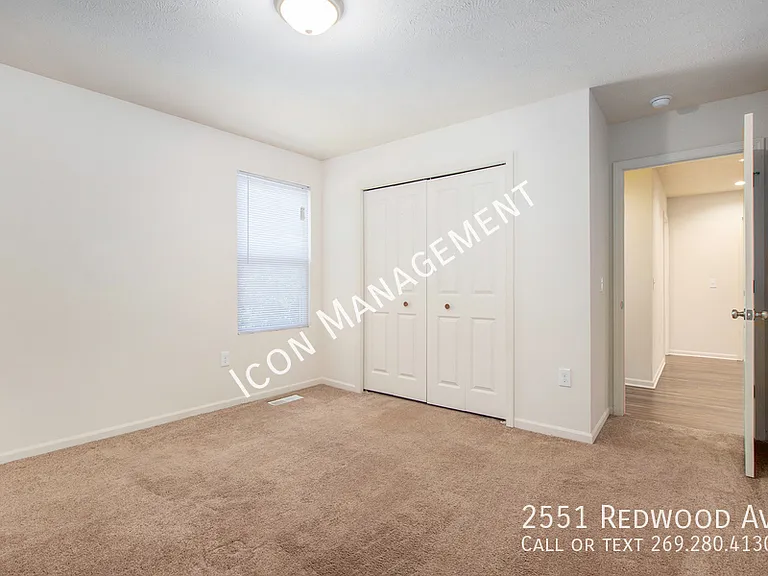 2551 Redwood Ave — Photo 9