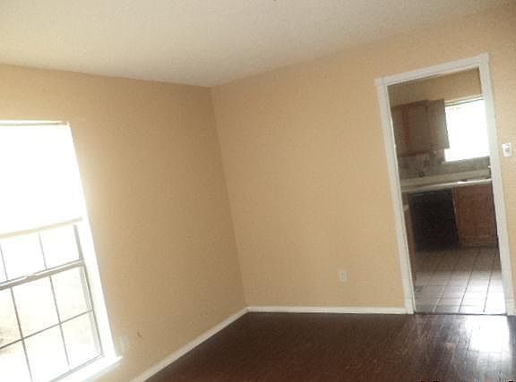 3rd image of 2602 Carrington Ln