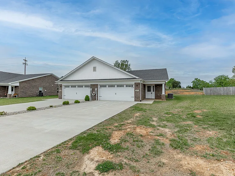 305 Breckinridge Cir — Photo 9